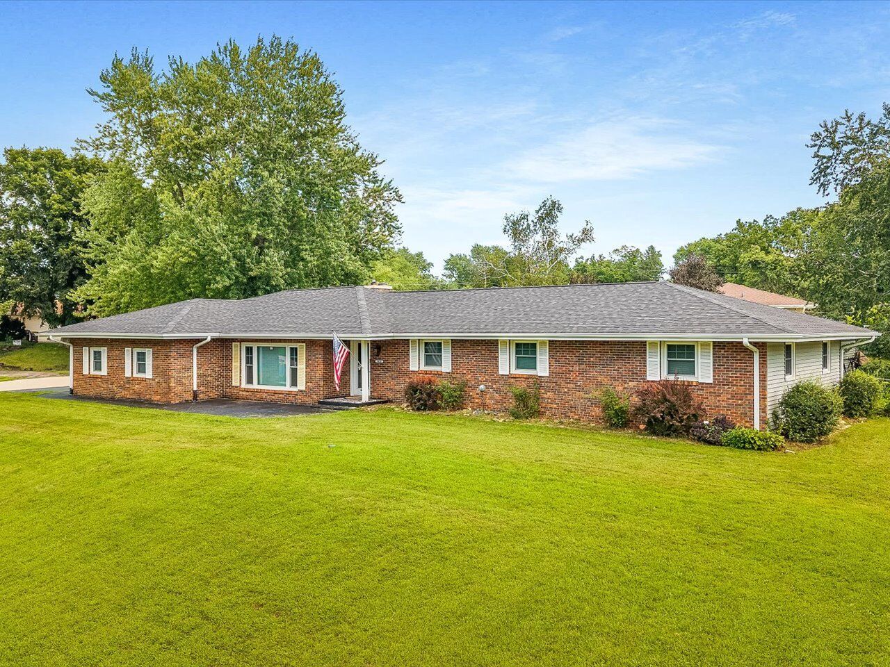 Property Photo: 5420 Golden Prairie Circle IL 61109