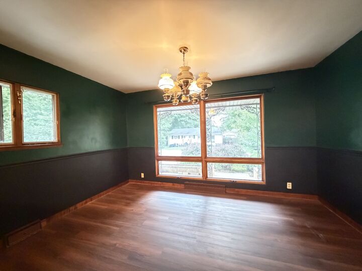 Property Photo:  909 W Washington Street  IL 61727 