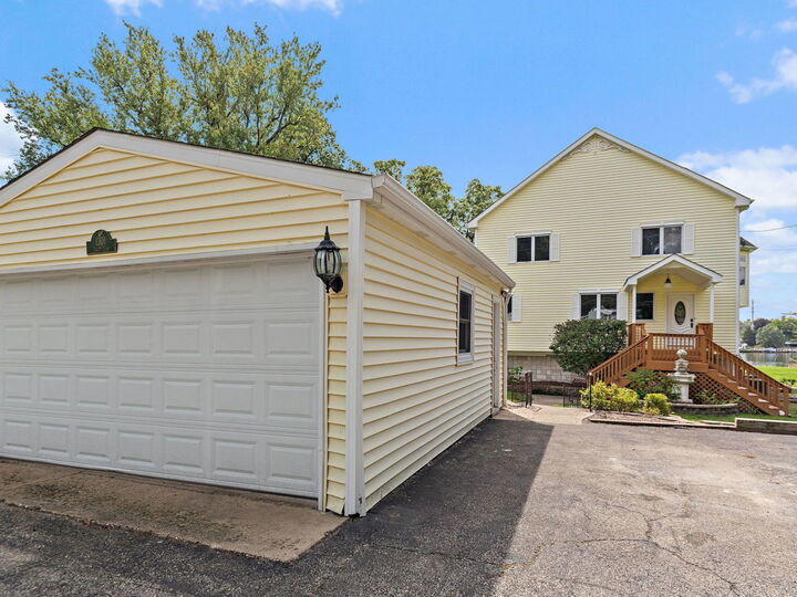 Property Photo: 1301 Tower Lane IL 60013