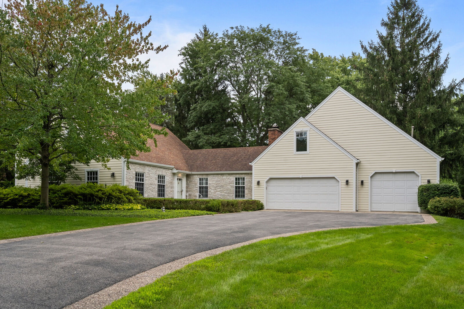 Property Photo: 1871 W Everett Road IL 60045