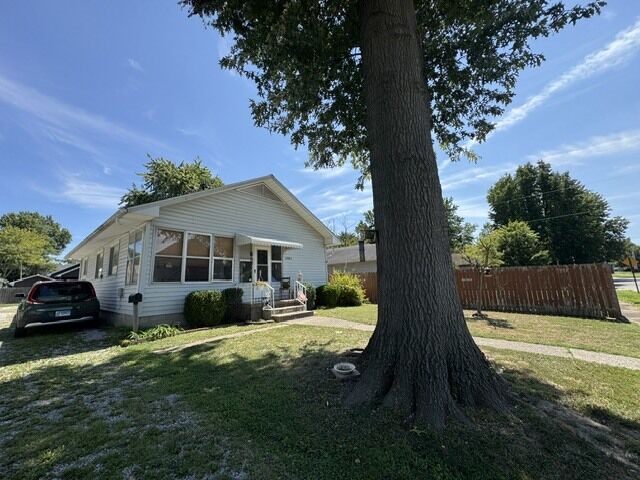 Property Photo: 1004 N 14th Street IL 62848