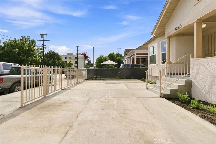 Property Photo:  1223 E 35th  CA 90011 