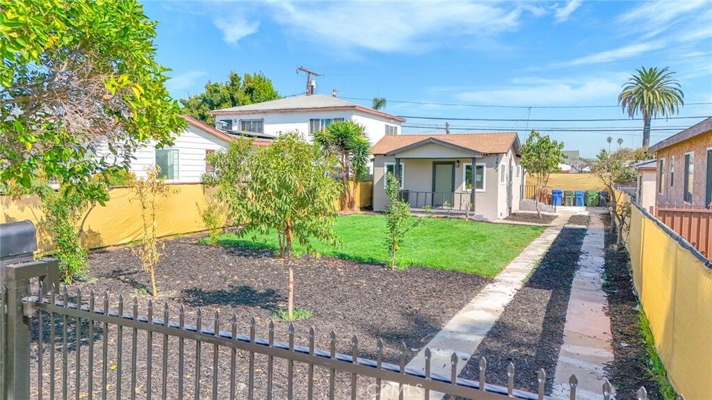 Property Photo:  1433 W 96th  CA 90047 