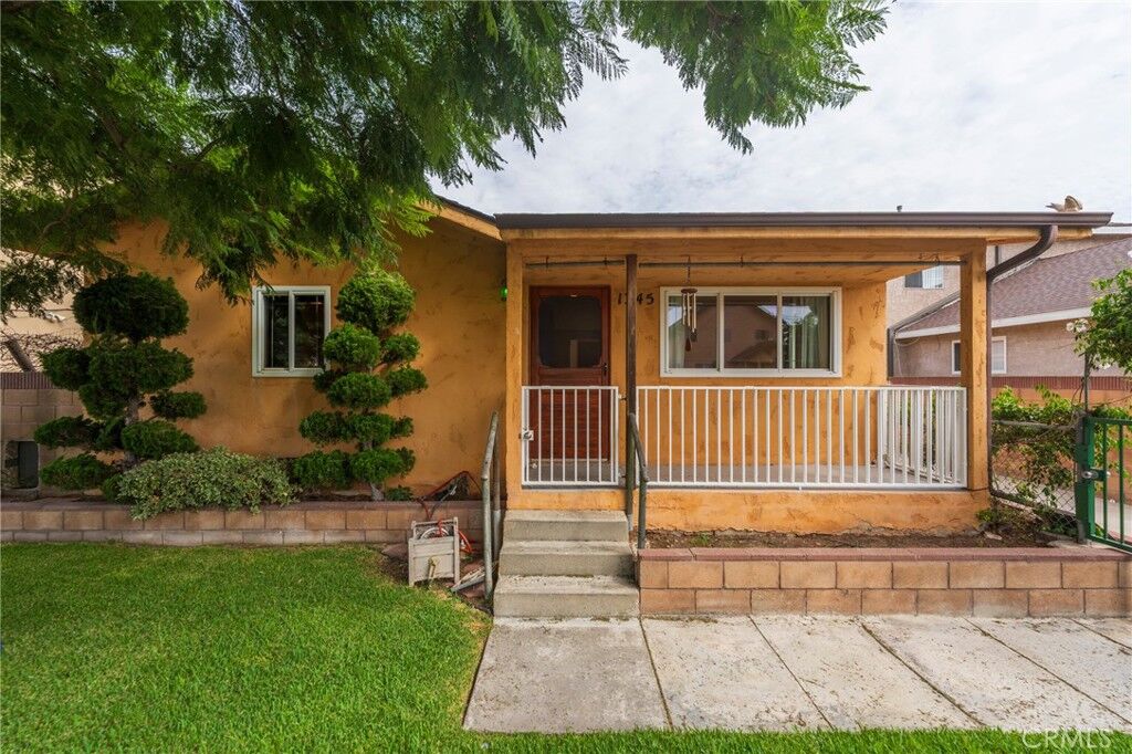 Property Photo:  1345 W 219th  CA 90501 