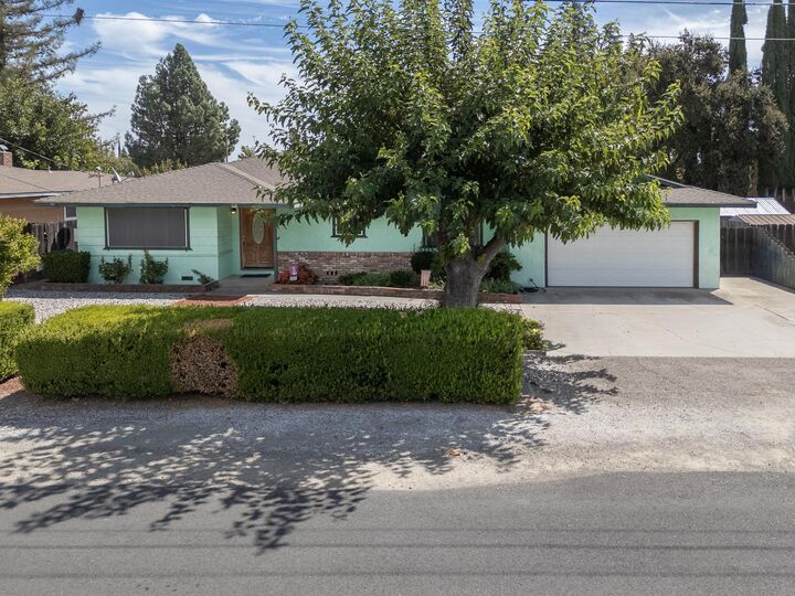 Property Photo:  2727 Locust Street  CA 95982 