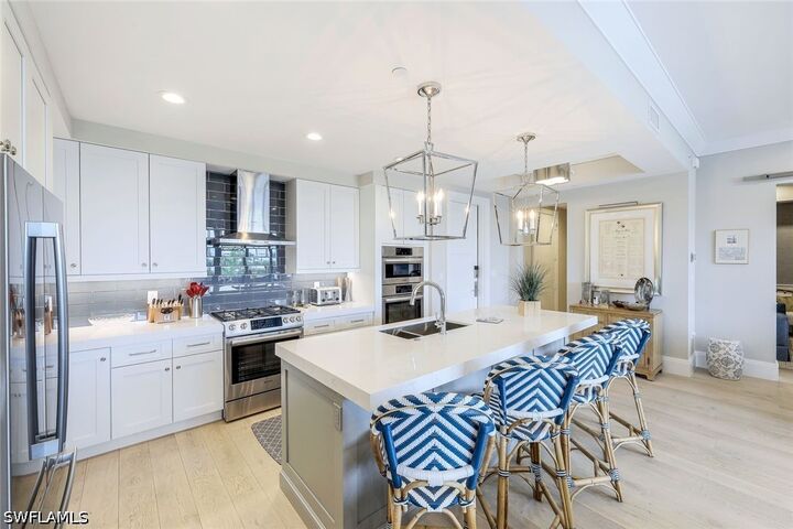 Property Photo: 1135 3rd Avenue S 319 FL 34102