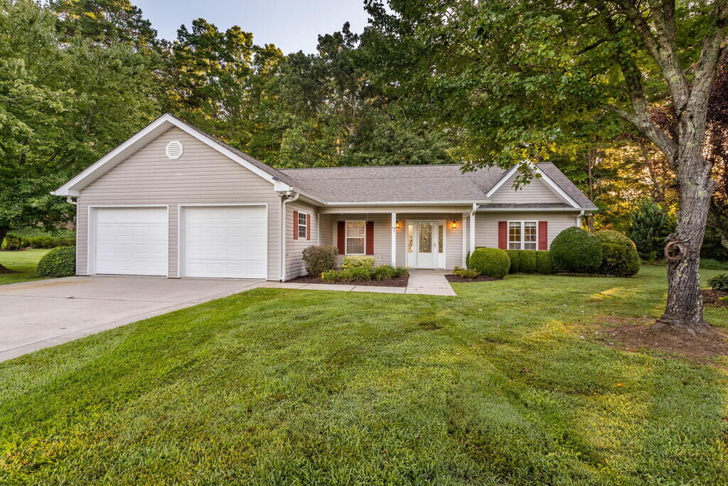 Property Photo:  12 Hannah Circle  GA 30513 