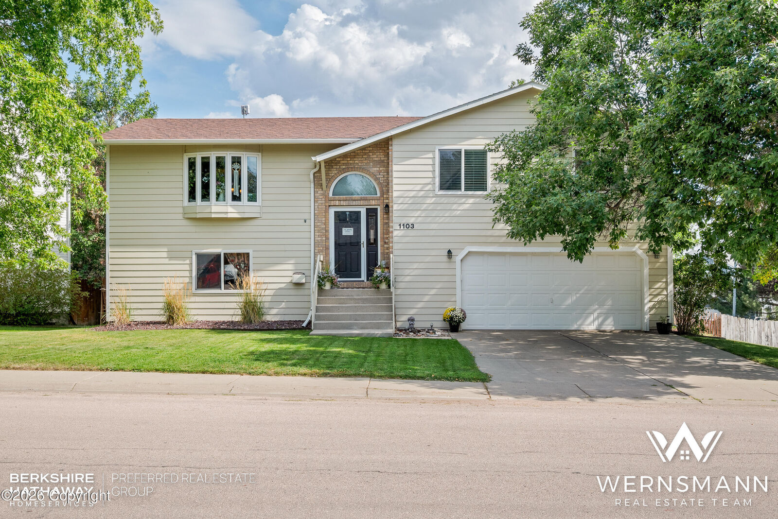 Property Photo: 1103 W Granite St - WY 82718