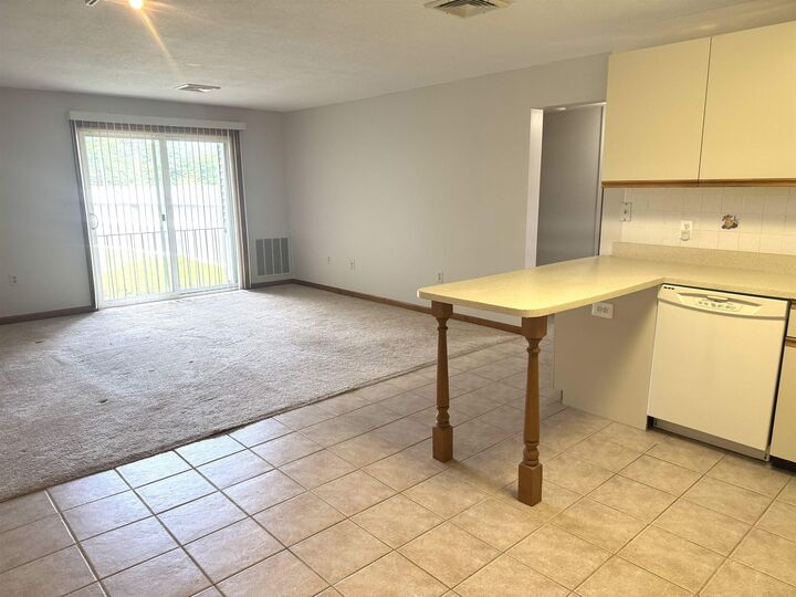 Property Photo:  2 Roedean Drive  NH 03063 