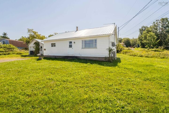 3934 Shore Road W — photo 1