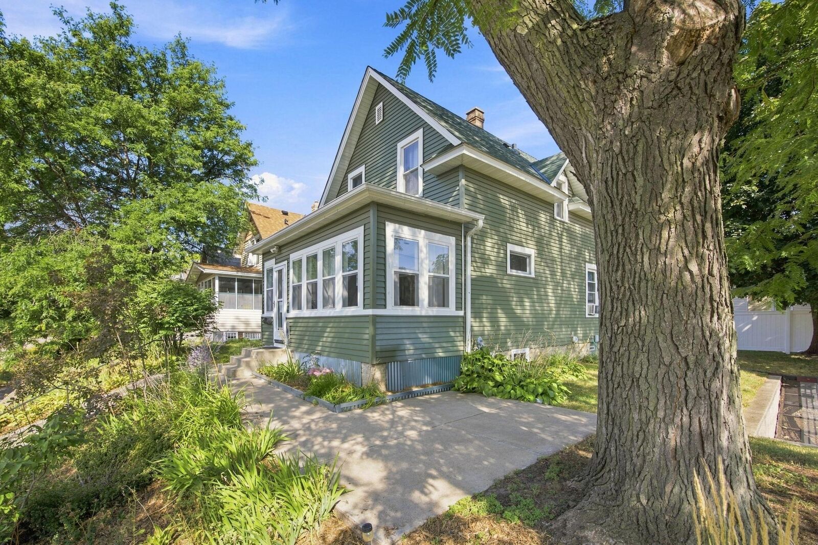 Property Photo: 1825 Minnehaha Avenue W MN 55104