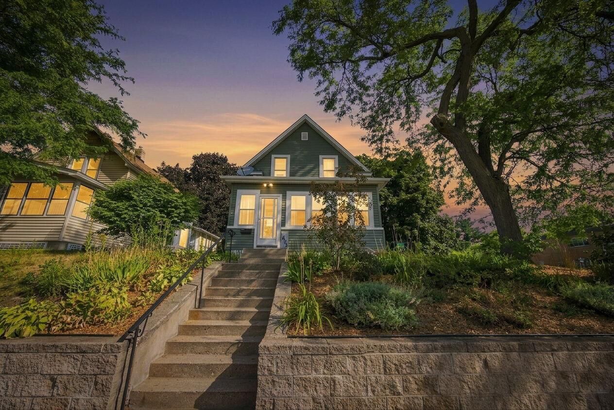 Property Photo:  1825 Minnehaha Avenue W  MN 55104 