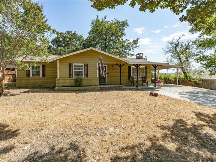 Property Photo: 408 Inwood Road TX 76020