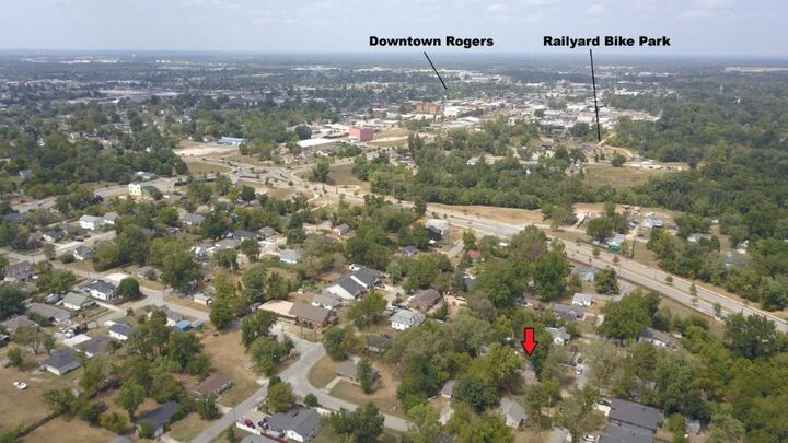 Property Photo:  914 S D Street  AR 72756 
