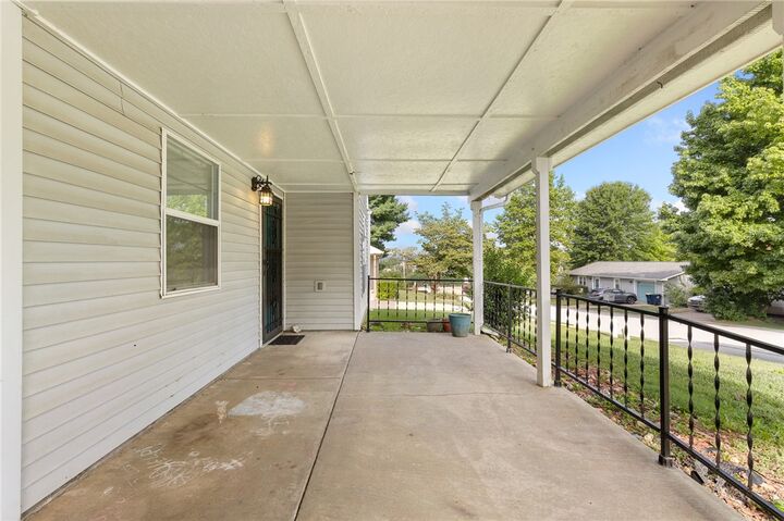 Property Photo:  606 N Village Inn Road  AR 72601 