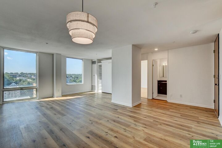Property Photo: 3000 Farnam Street 9E NE 68131