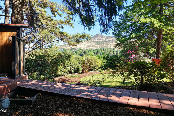 Property Photo: 76 Monterey Drive OR 97504