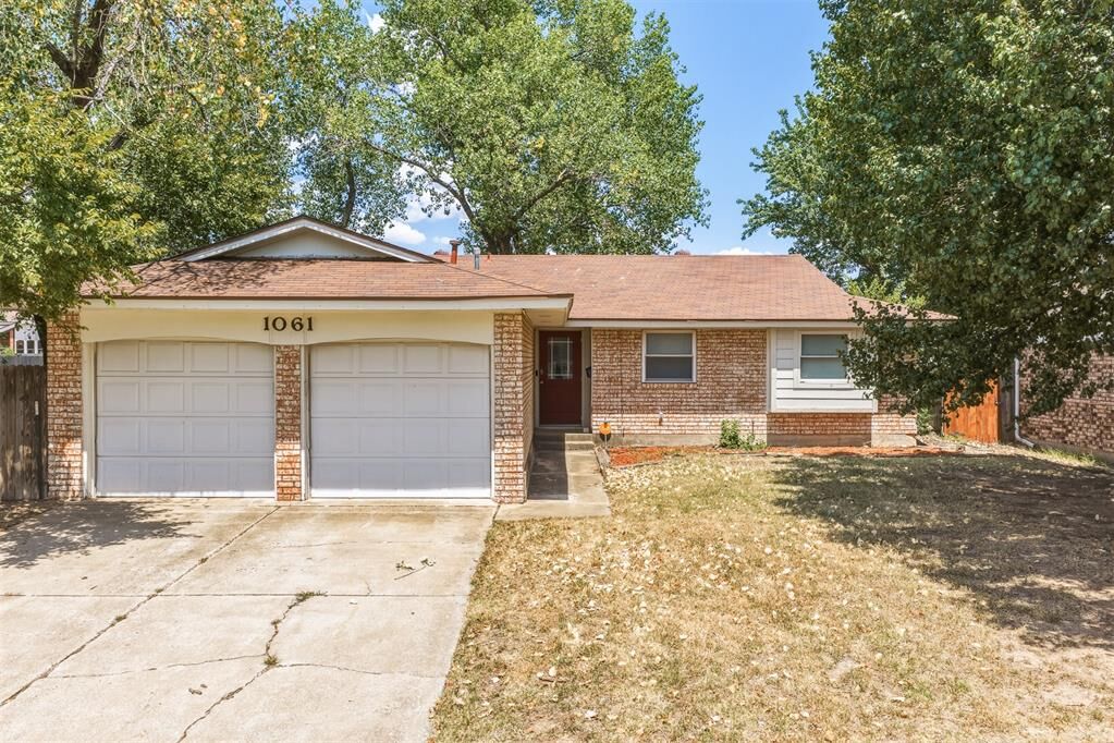 Property Photo:  1061 W Main Street  OK 73160 