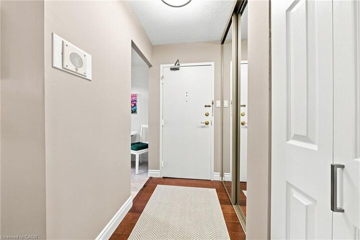 Property Photo: 2055 Upper Middle Road 1507 ON L7P 3P4