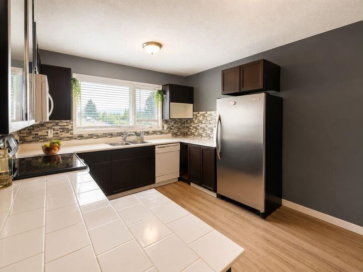 Property Photo: 9910 110 Street AB T0E 0Y0