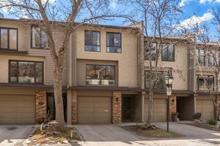 Property Photo:  3929 Point McKay Road NW  AB T3B 4V7 