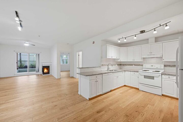 Property Photo:  2134 Kensington Road NW 106  AB T2N 3R7 