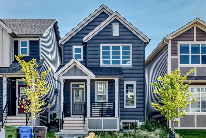 619 Savanna Crescent NE — photo 1