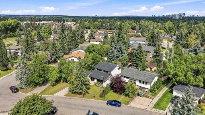 Property Photo: 267 Brookgreen Drive SW AB T2W 2W4