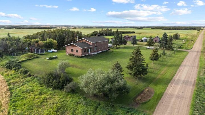 Property Photo:  48448 Range Road 184  AB T0B 2M2 
