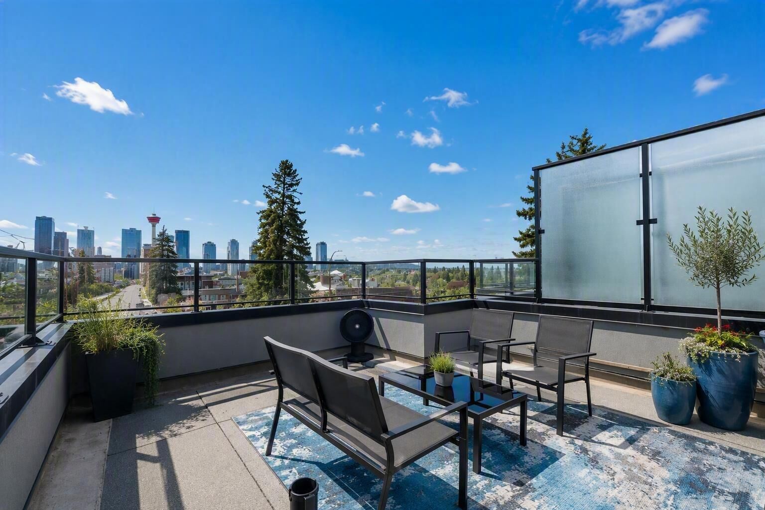Property Photo:  67 30 Avenue SW  AB T2S 2Y4 
