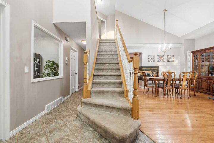 Property Photo: 76 Valley Meadow Close NW AB T3B 5M1