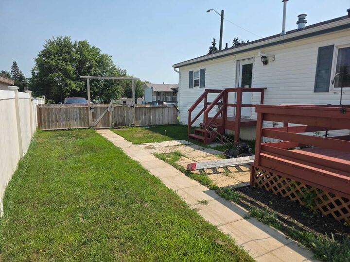 Property Photo: 49 Street 5016 AB T0C 0Y0