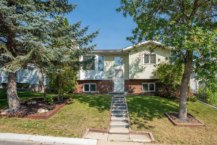 Property Photo: 59 Macewan Park Road NW AB T3K 3G1