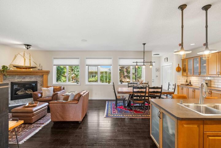Property Photo:  123 Prestwick Manor SE  AB T2Z 4S7 