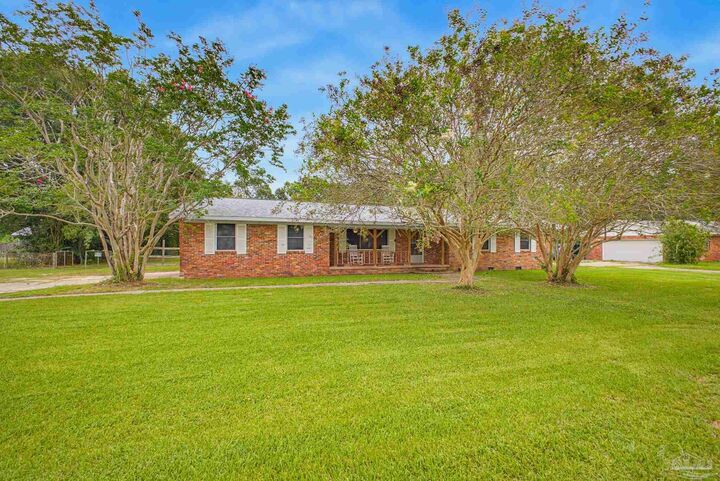 Property Photo: 5710 Perkins St FL 32526