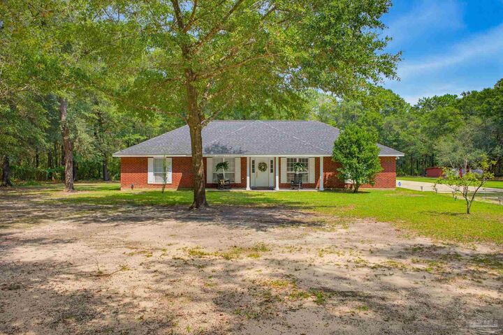 Property Photo: 4346 McInnis St FL 32583