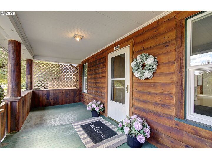 Property Photo: 1031 C St WA 98671