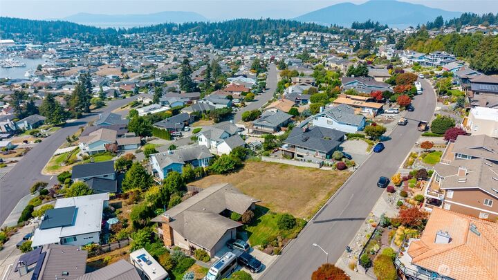 Property Photo:  4909  Heather Drive  WA 98221 