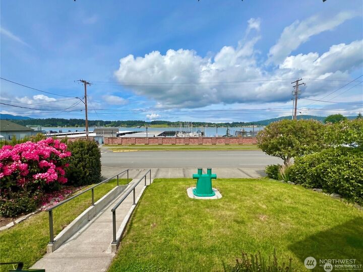 Property Photo:  1517  6th Street  WA 98221 