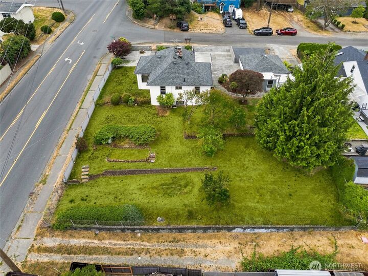 Property Photo: 15852 7th Avenue SW WA 98166