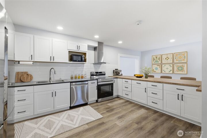 Property Photo:  11920  215th Street E  WA 98338 