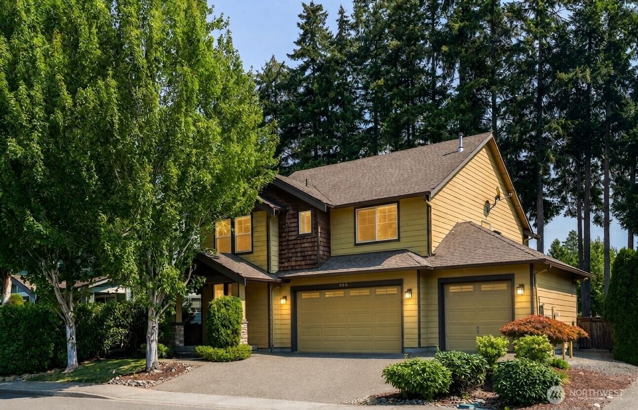 Property Photo:  208  Ilwaco Place SE  WA 98059 