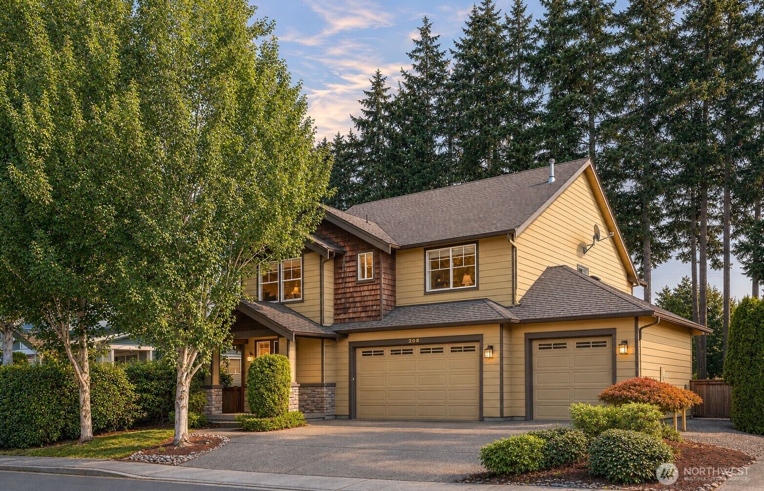 Property Photo:  208  Ilwaco Place SE  WA 98059 
