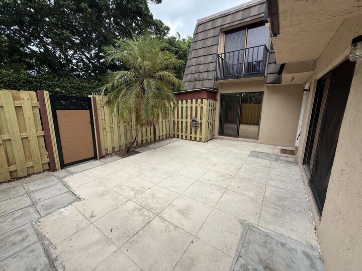 Property Photo:  1640 Forest Lakes Circle D  FL 33406 