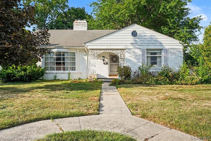 Property Photo:  16 Hawthorne Road  MI 48236 
