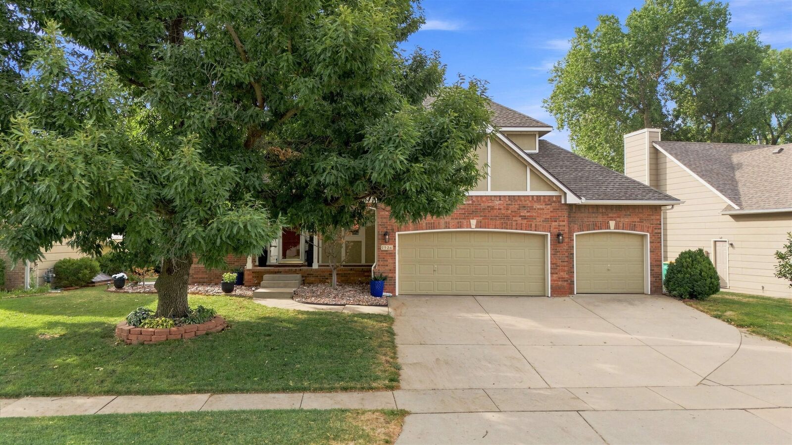 Property Photo:  2526 N Hazelwood St  KS 67205 
