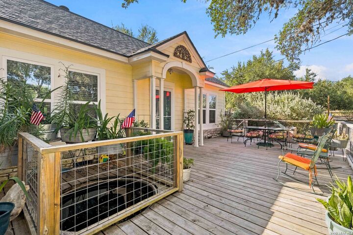 Property Photo:  362 Black Oak Dr  TX 78133 