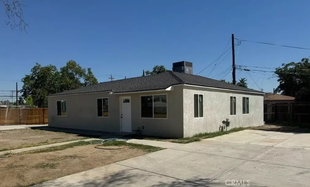 Property Photo:  336 T  CA 93304 