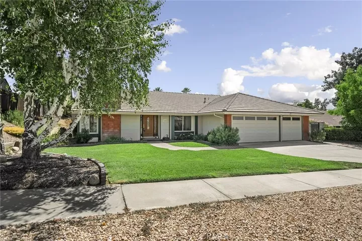 Property Photo: 1528 Lori Court CA 92374