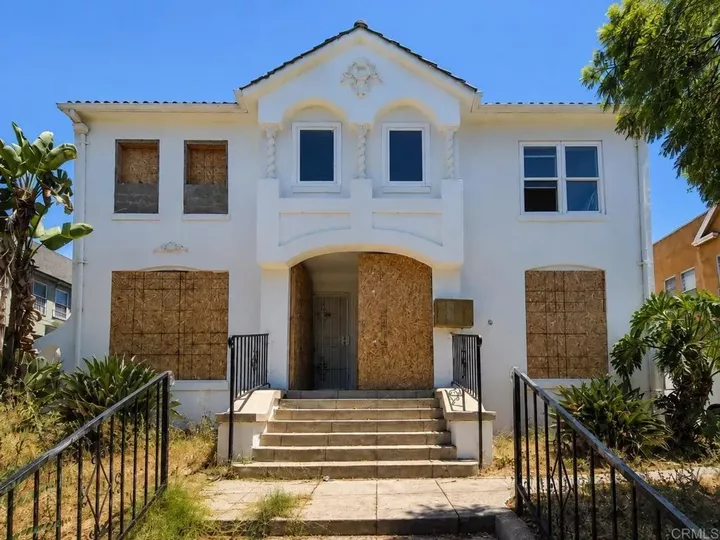Property Photo:  144 S Kenmore Avenue  CA 90004 